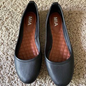 MIA black flats. Like new. Size 7.5